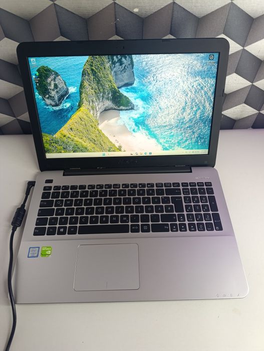 Laptop mid gaming Asus 15.6 Intel i5 gt940 2gb ssd 256gb