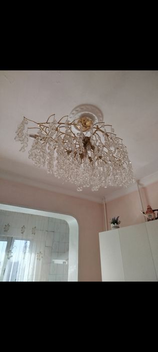 Продается люстра шикарная