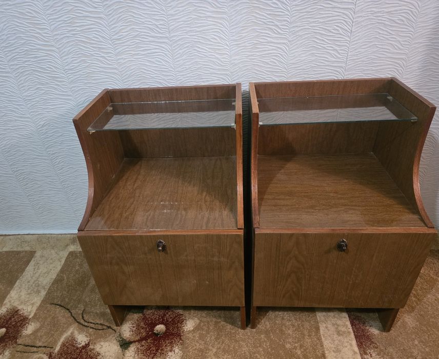 Две тумбочки продам
