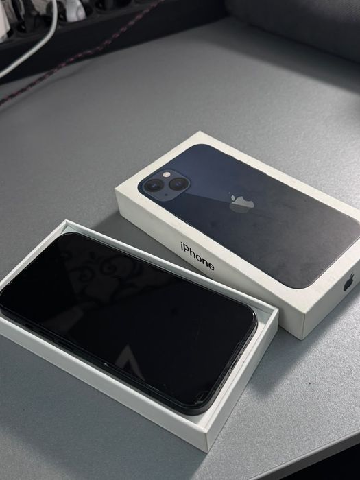 Продам iPhone 13