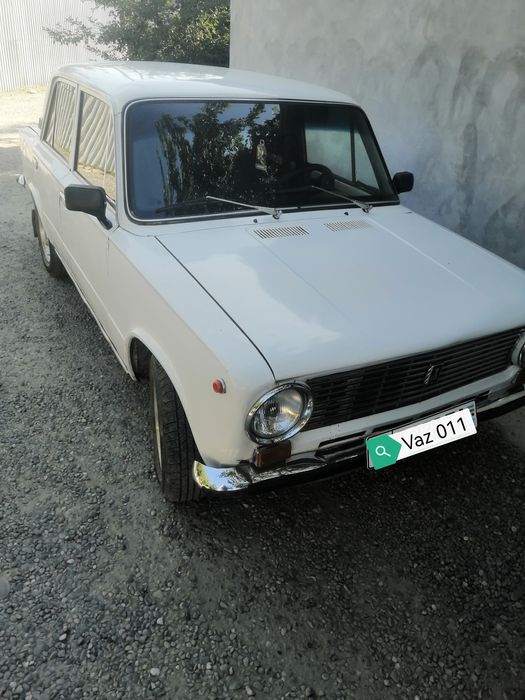 Vaz 21011 sotiladi