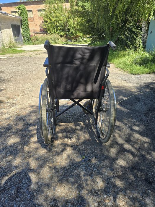 Продам инвалидную коляску.