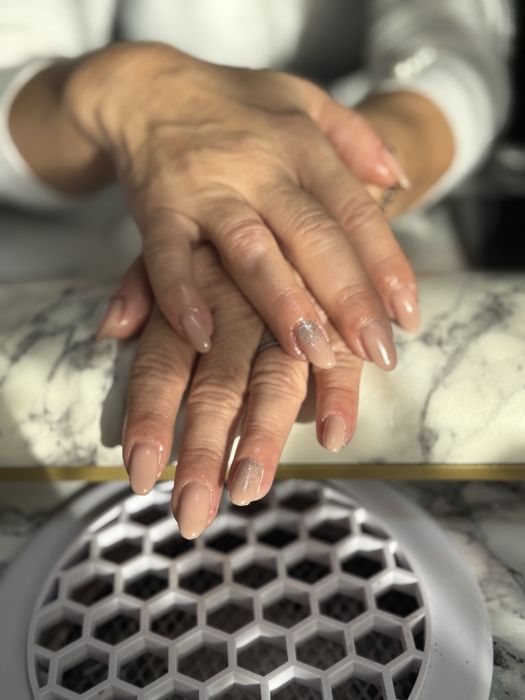 Unghii cu gel sau semi