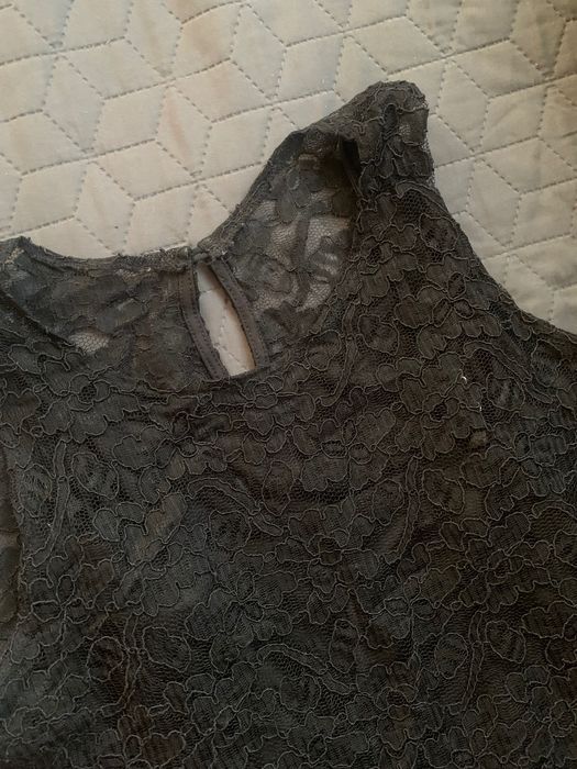 Черна дантелена рокля