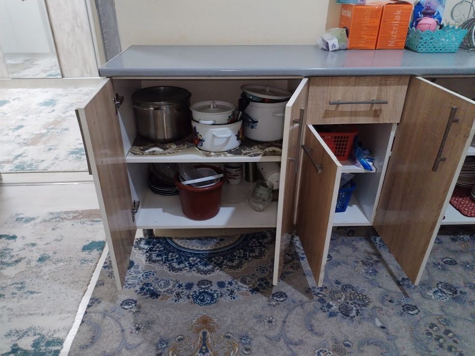 Сотилади Кухонный шкаф