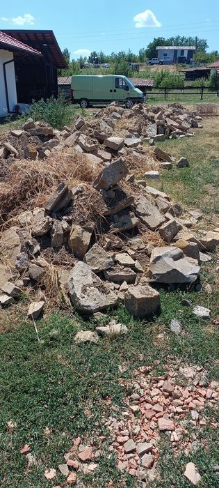 Дялан камък с лице