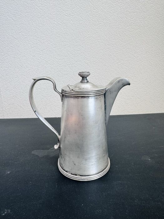 O cafetieră/cană de lapte veche cu argint de la Norblin & Co (Varșovia),