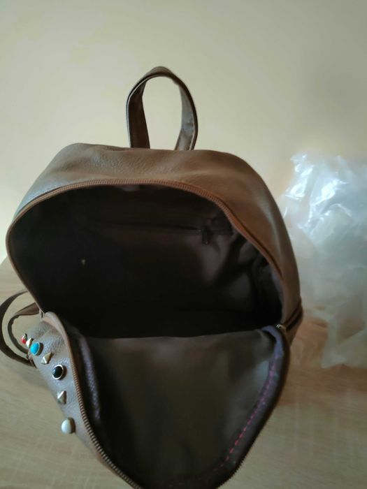 Дамска раница с цветни камъни