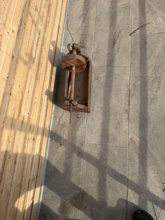 Razboi de tesut si sucala din lemn