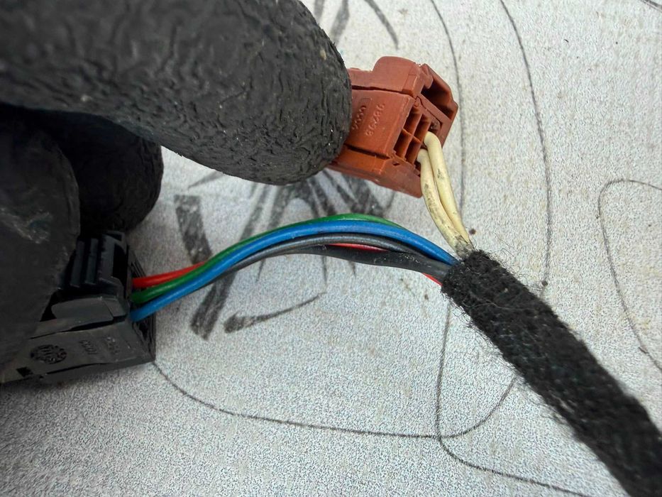 Oglindă Retrovizoare Stânga 2x5 Pini Peugeot 207 Hatchback E9014342 / [2006-2013] / (5B3)