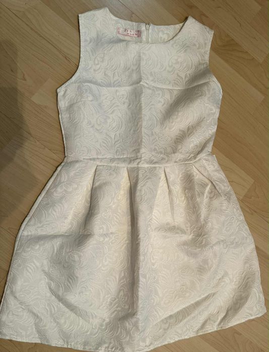 Блестящи и пайетени рокли