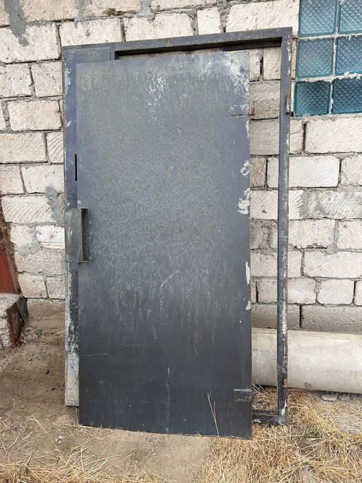 Продам двери, железные, подъездные