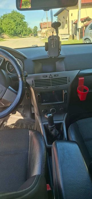 Продавам Opel Astra H