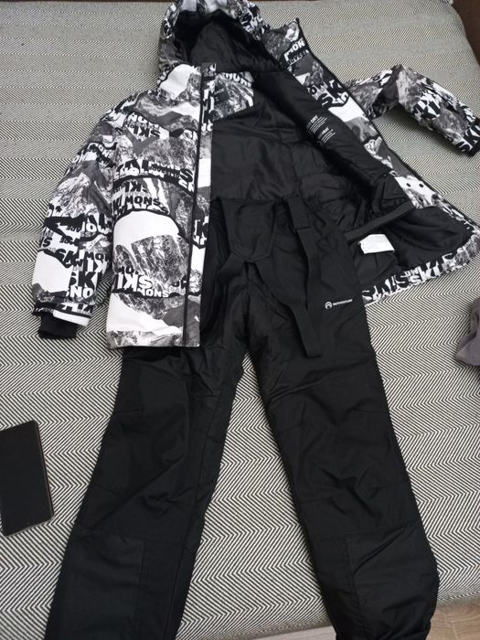 Продам детский лыжный костюм