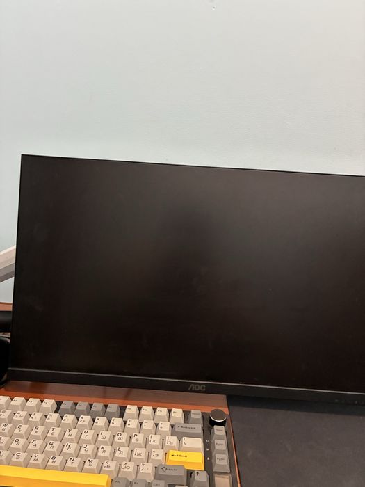 AOC 24G15N. 180 герц