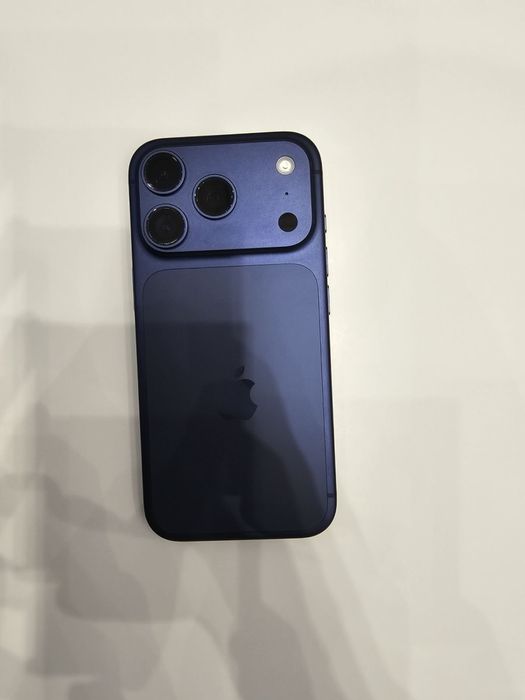 iPhone 17 Pro 256GB – Син – Отлично състояние – Пълен комплект