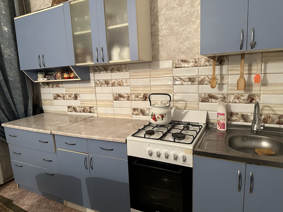 Продам кухонный гарнитур с газом вместе