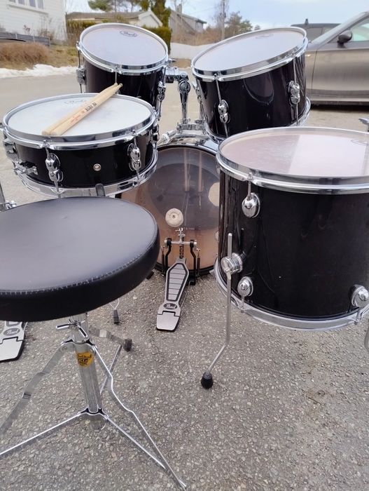 Продавам Pearl drums
