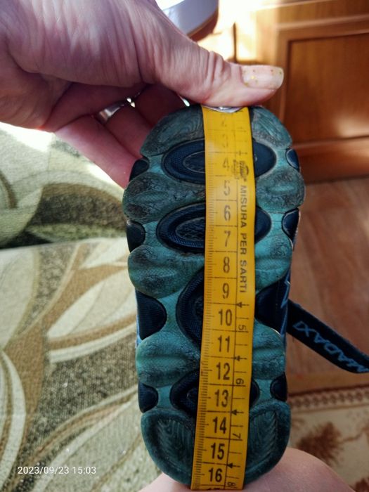 Продам кроссовки