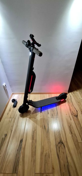 Ninebot
KickScooter ES2