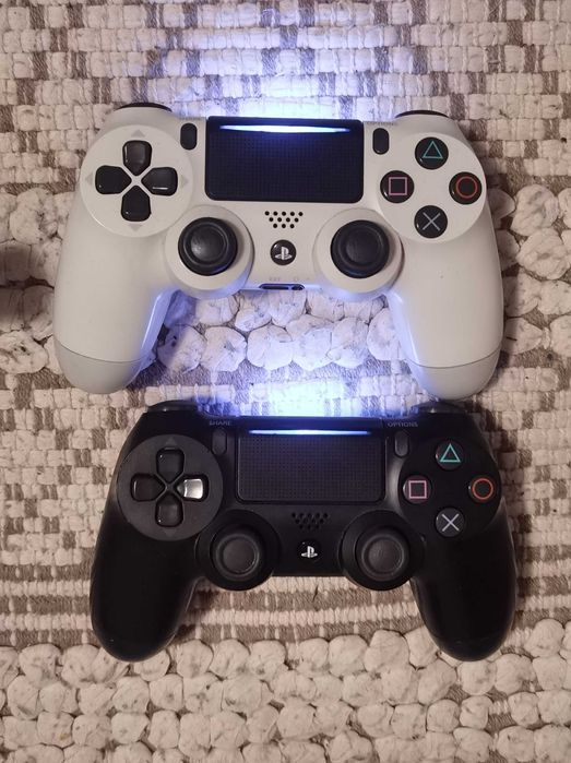 PS4 Slim 1TB Bundle - 2 Controllere V2 - Cameră - 11 Jocuri