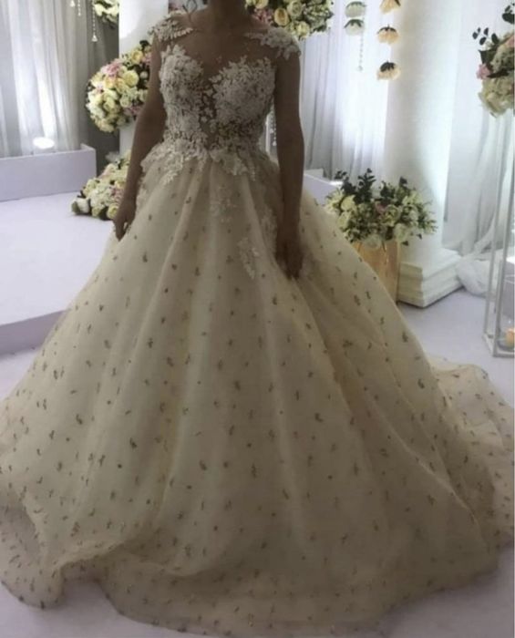 Свадебное платье