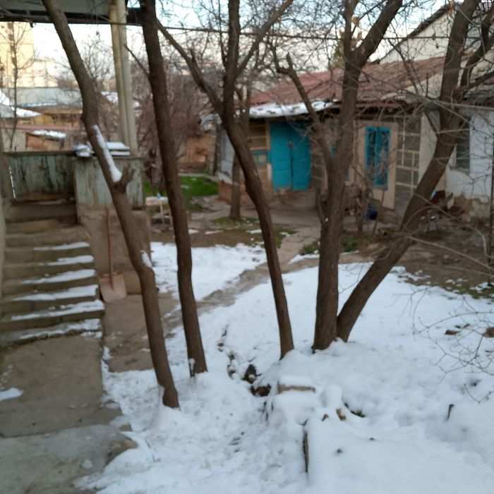 Yer xisobida uy sotiladi