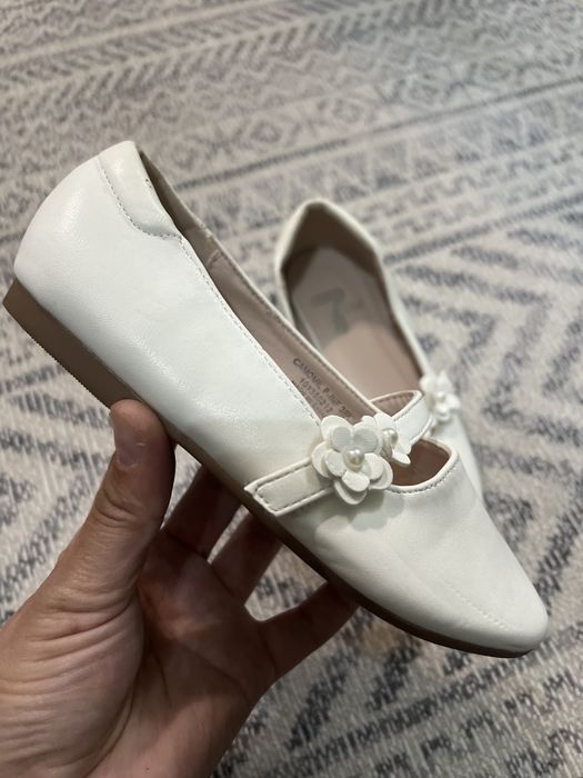 Белые туфли на выпускной  в детский  сад