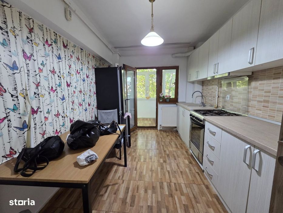 CHIRIE- Apartament 3 camere, mobilat și utilat, Etaj 3, Zona Pelican