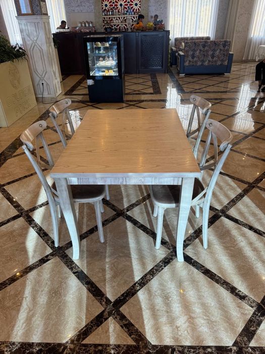 Срочно продается сто стулья