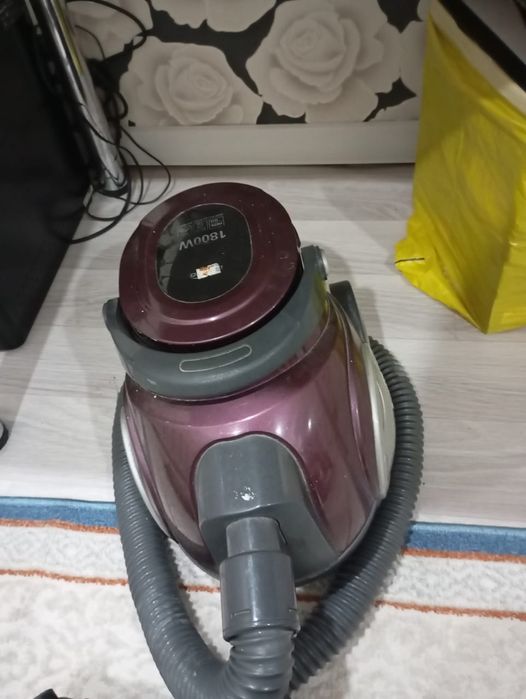 продам Пылесос Б/У.
