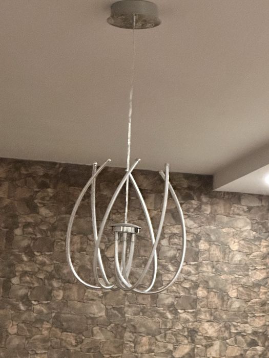 Модерни LED пендели и лампи,различни подели,отлично състояние