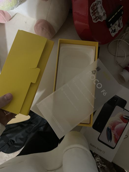 продаю телефон поко ф 6