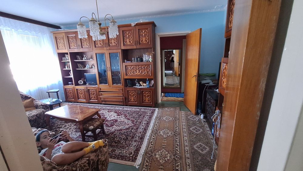 Vând apartament 3 camere zona Titan Auchan — fotografia 1