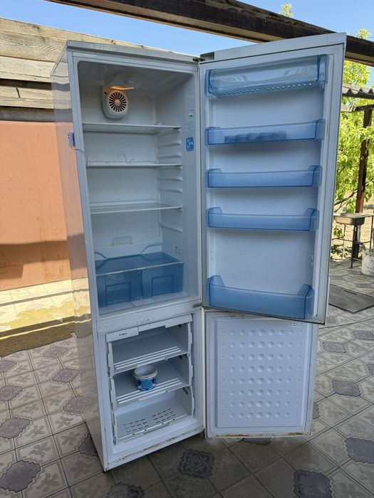 Холодильник продается