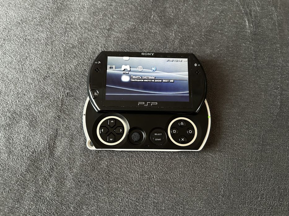 Продам psp go черного цвета