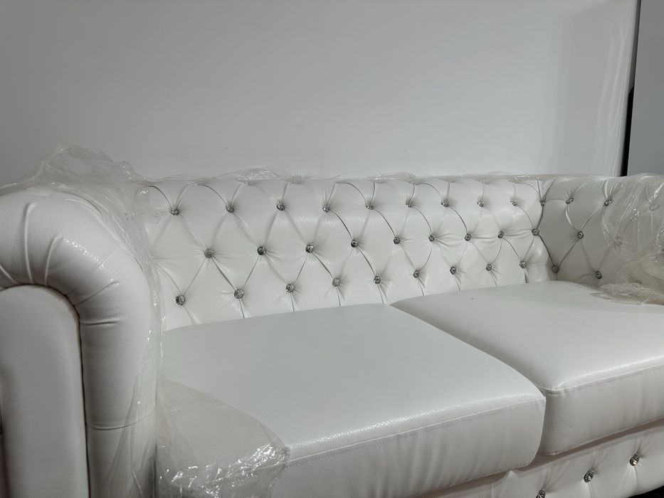 Белый кожанный диван