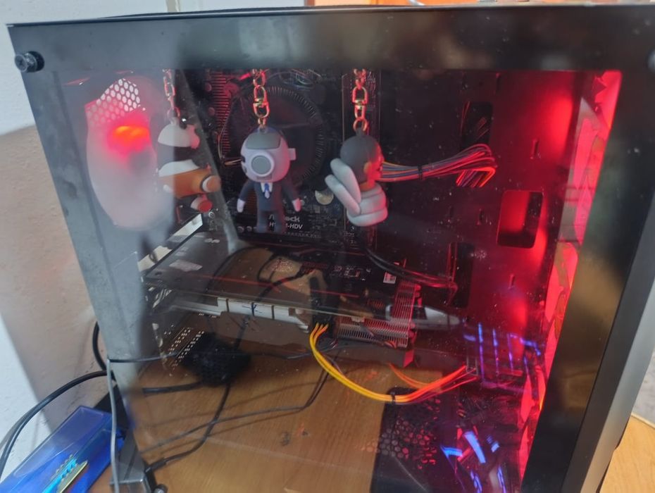 Компьютер на столе