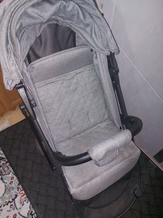 Детская прогулочная коляска