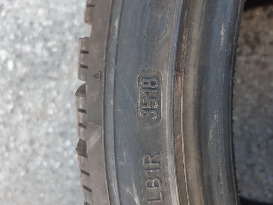 2бр зимни гуми Dunlop 225/40/18