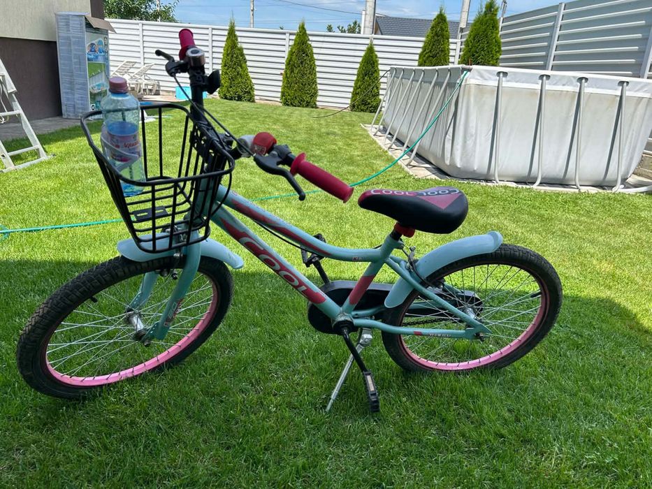Vând bicicleta fetite 20"