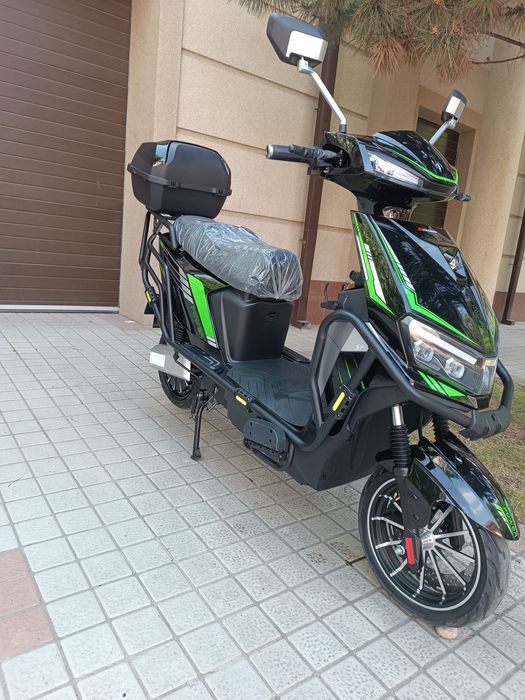 Продаю новый электроскутер 72в 2000watt 70км в час запас хода до 120км