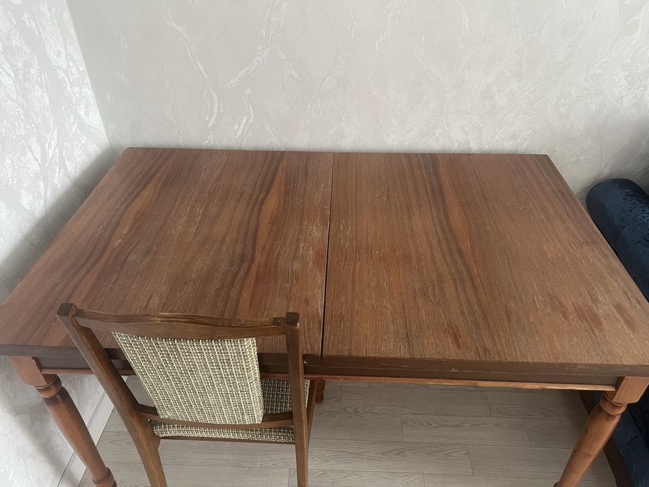 Продам обеденный стол