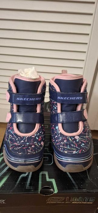 Cizme Skechers pentru fete marime 28 in stare buna