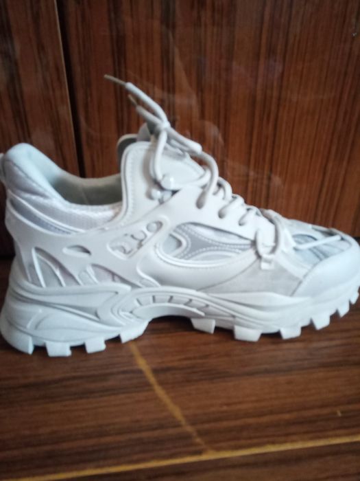 Мужская обувь кроссовки