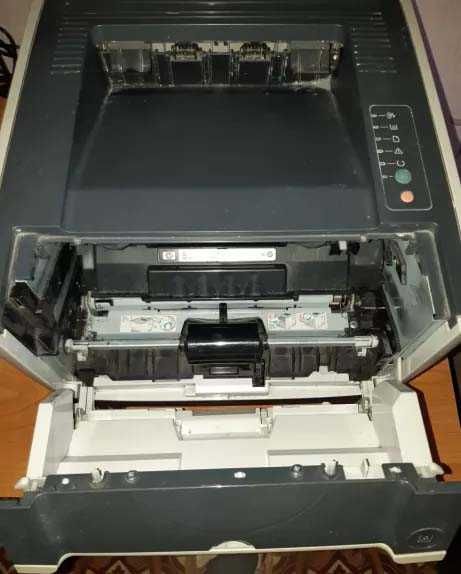 Продается принтер HP LaserJet P2015.