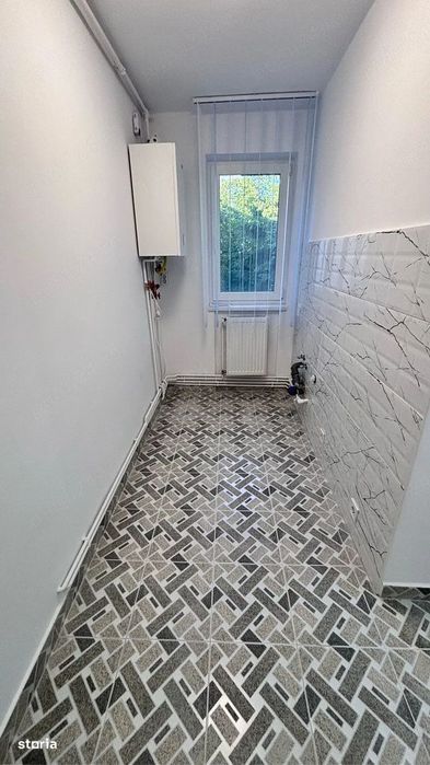 Dambu -  apartament 3 camere - semidecomandat