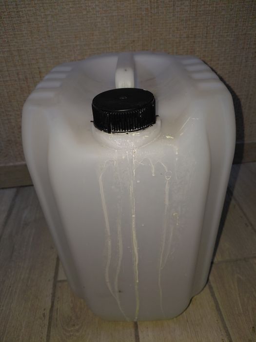 Продам пустые б/у канистры с крышкой 500₸