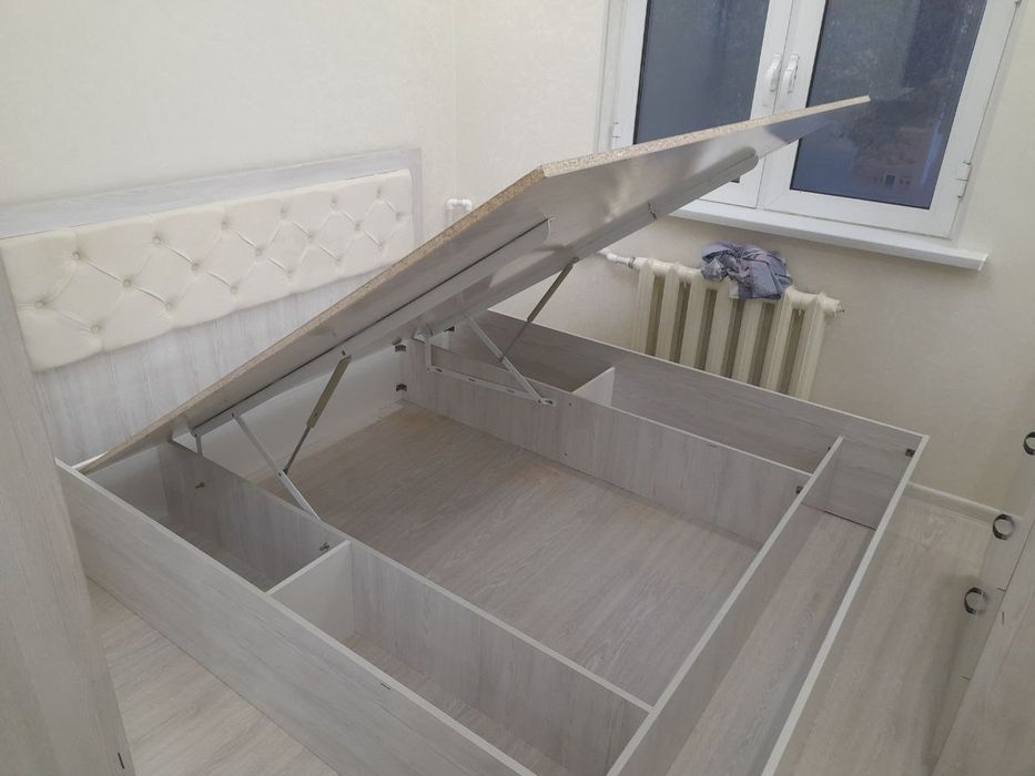 Юнусабад-6, 5 дом. Срочно продаётся сваю 3-х комнатная квартиру.