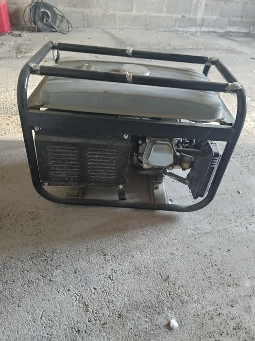 Продам бензогенератор